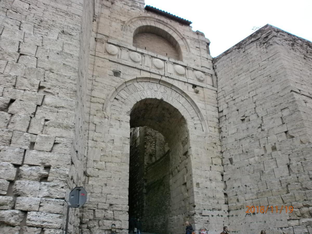 Charming Apartment Tilli With Parking Perugia Exterior foto